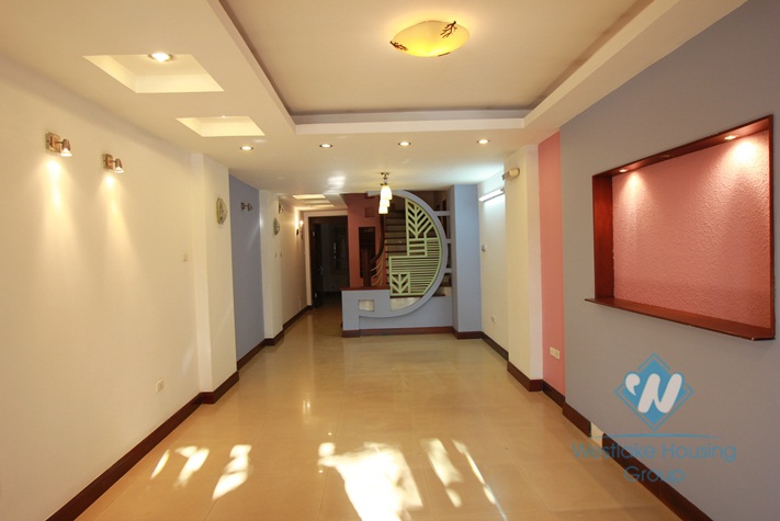 Office available for rent in Tran Vu Street, Ba Dinh, Ha Noi